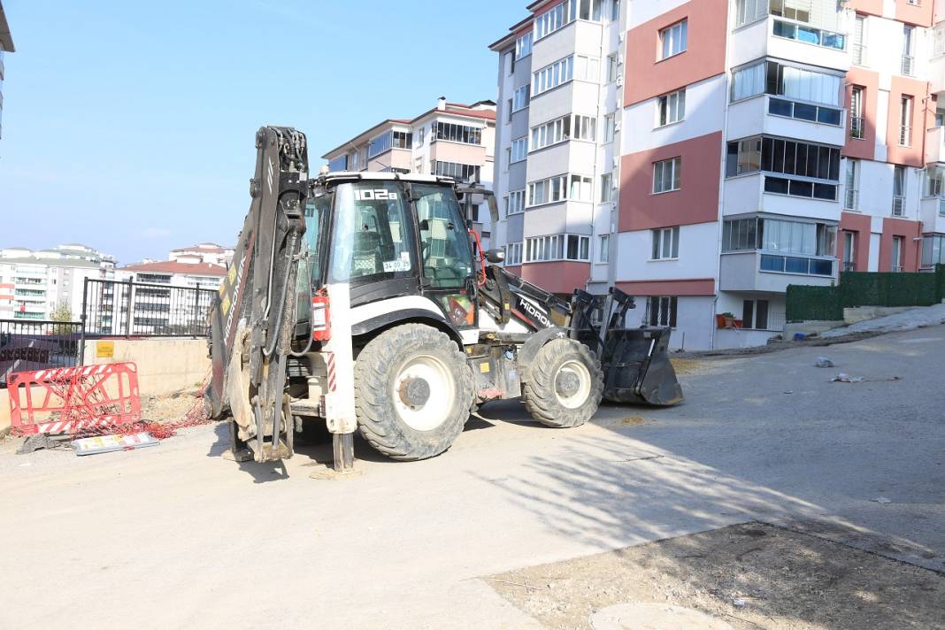 İş makinesinin altında kalan kadın feci şekilde öldü 3